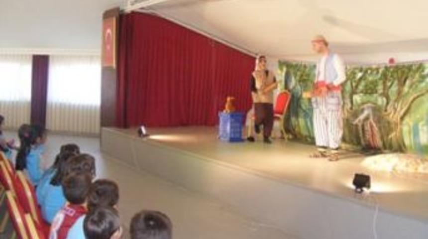 Keloğlan tiyatrosunu &ccedil;ocuklar &ccedil;ok sevdi