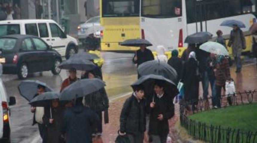 Sağanak Yağış Perşembe G&uuml;n&uuml; Yerini Kara Bırakacak