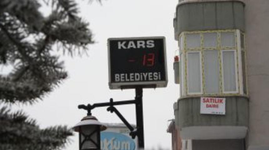 İşportacılar, Eksi 15 Derecede Ekmek M&uuml;cadelesi Veriyor