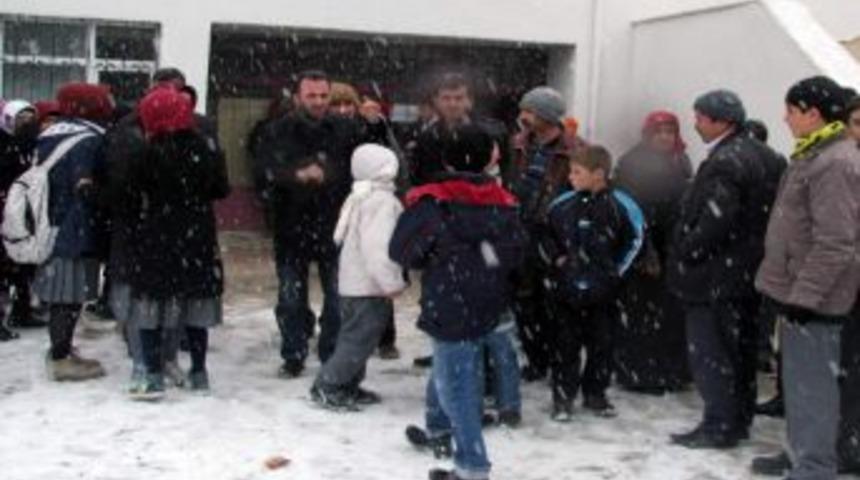 İmam Hatip Lisesi &Ouml;ğrencileri Derse Girmeme Eylemi Yaptı