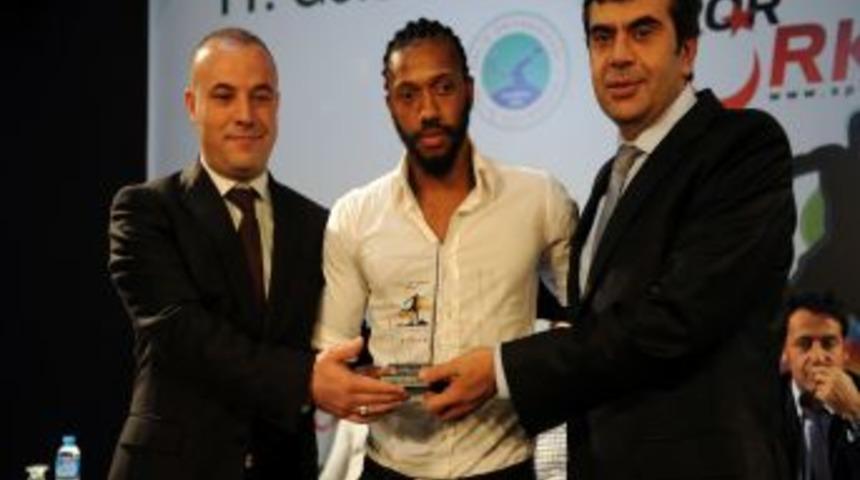 Fernandes: Yabancı Sınırlaması Gen&ccedil; Oyuncular I&ccedil;in Şans