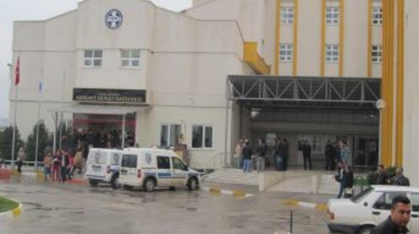 Hastane Koridorlarında Silahlı &Ccedil;atışma: 2 Yaralı