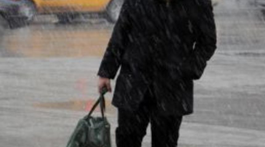 Malatya'da Mevsimin Ilk Karı Yağdı