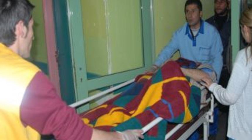 Başkale'de Yaralılar I&ccedil;in Ambulans Bekleniyor