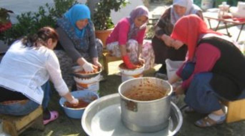 Trabzonlu Kadınlar Kivi Re&ccedil;eli Ve Nar Ekşisi Yapmayı &Ouml;ğreniyor