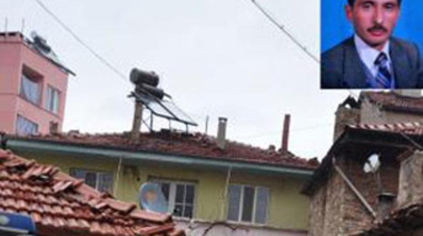 Babasını boğarak &ouml;ld&uuml;rd&uuml;