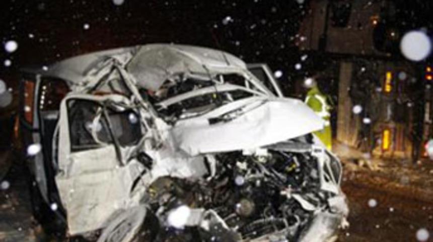 TIR minib&uuml;s&uuml; bi&ccedil;ti: 4 &ouml;l&uuml;