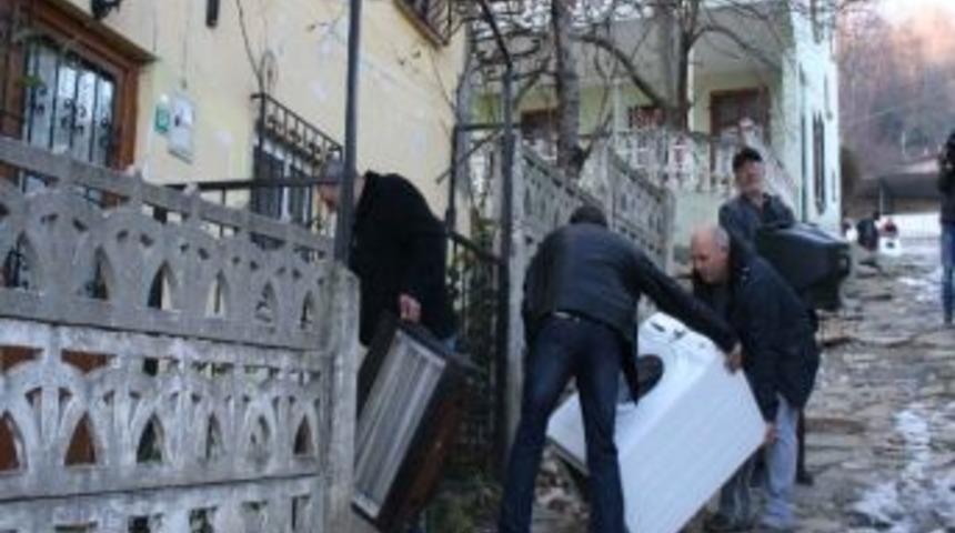 &Ccedil;alıkuşu'nun K&ouml;y&uuml;ne 150 Yıl Sonra &Ccedil;amaşır Makinesi Geldi