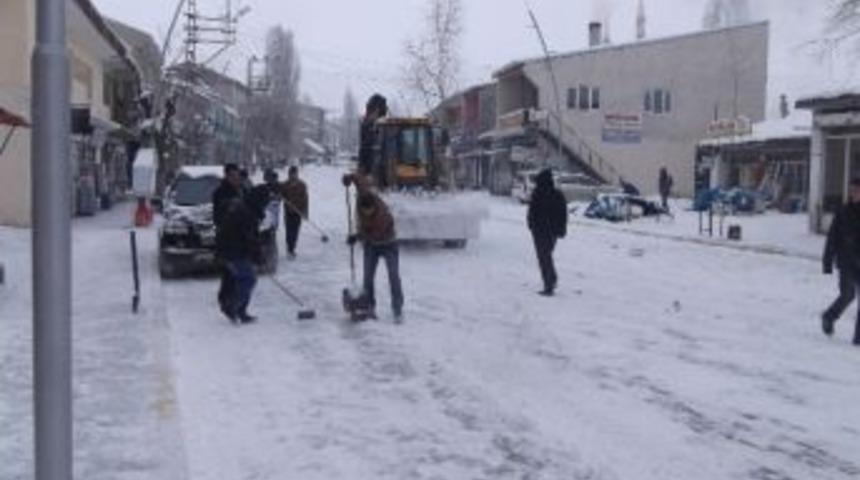 Tekman&rsquo;da Karla M&uuml;cadele &Ccedil;alışmaları