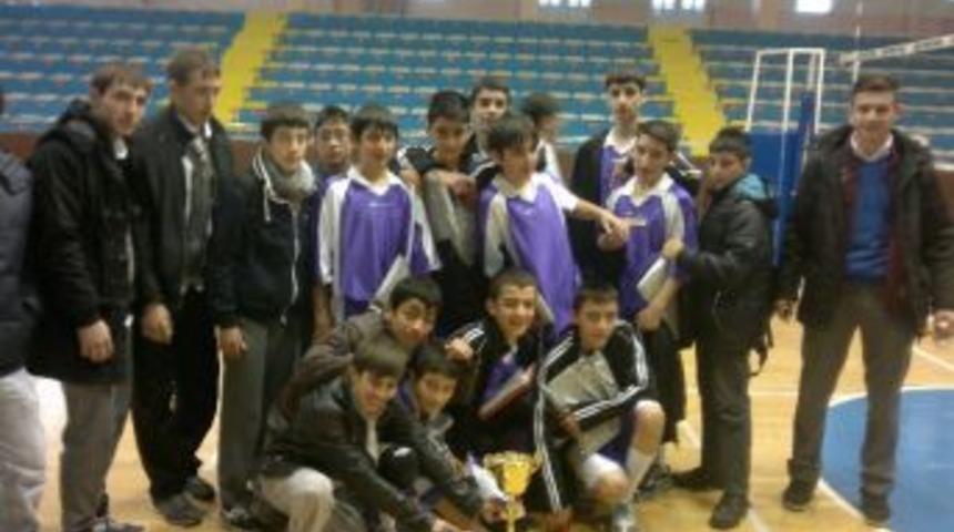 Spor Lisesi&rsquo;nden &Ouml;rnek Davranış