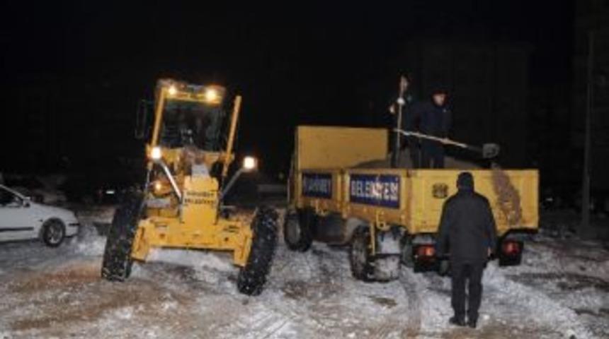 Şahinbey Belediyesi Karla M&uuml;cadeleye Erken Başladı