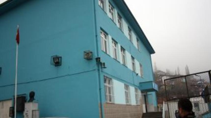 Zehirlenen Aile 3 G&uuml;n Sonra Bulundu, Terasta Uyuyan Gen&ccedil; &Ouml;l&uuml;mden Kurtuldu