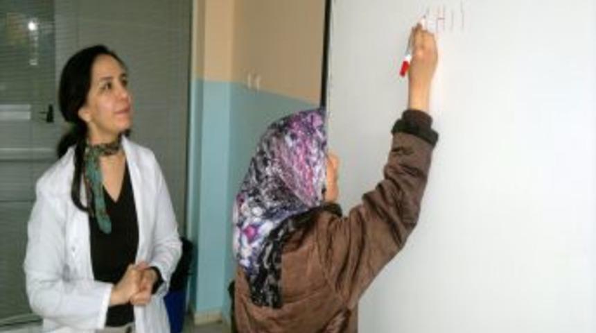 Belediyeden, Afgan M&uuml;ltecilere Okuma Yazma Kursu