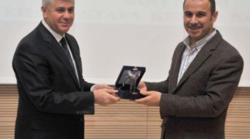 Uşak &Uuml;niversitesi&rsquo;nde &ldquo;hukuk İle Ahlakın İlişkisi Konulu Konferans D&uuml;zenlendi