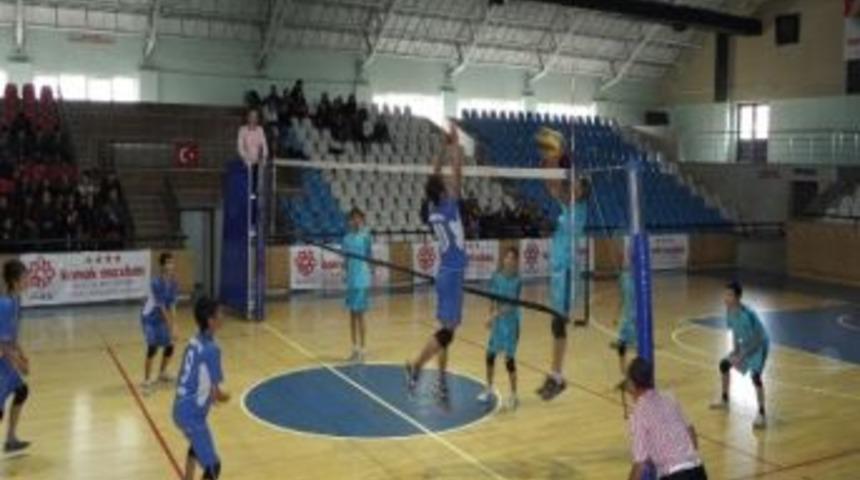 Okullar Arası Gen&ccedil; Kızlar Ve Erkeler Voleybol M&uuml;sabakaları Başladı