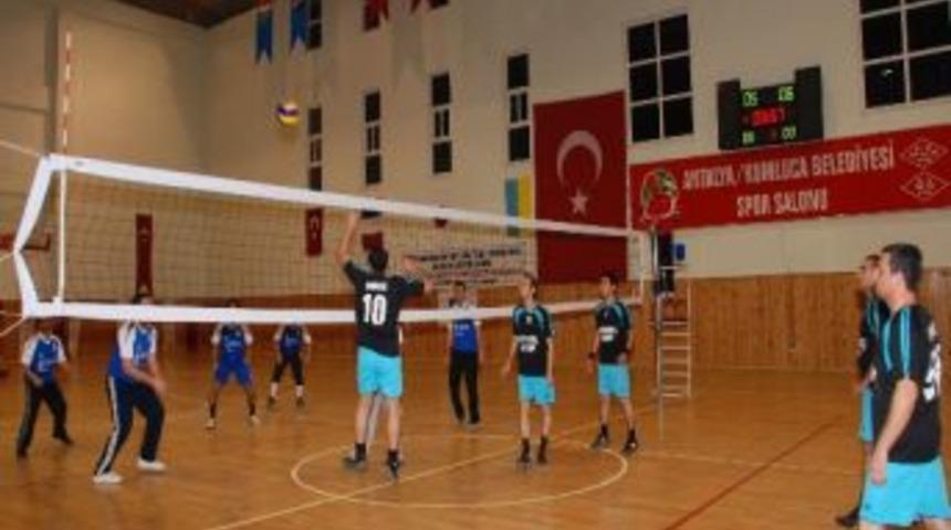 Kumluca Belediyesi 4. Voleybol Turnuvası Başladı