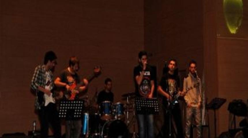 Derin Grubu Rock Konseri İle &Ouml;ğrencileri Coşturdu