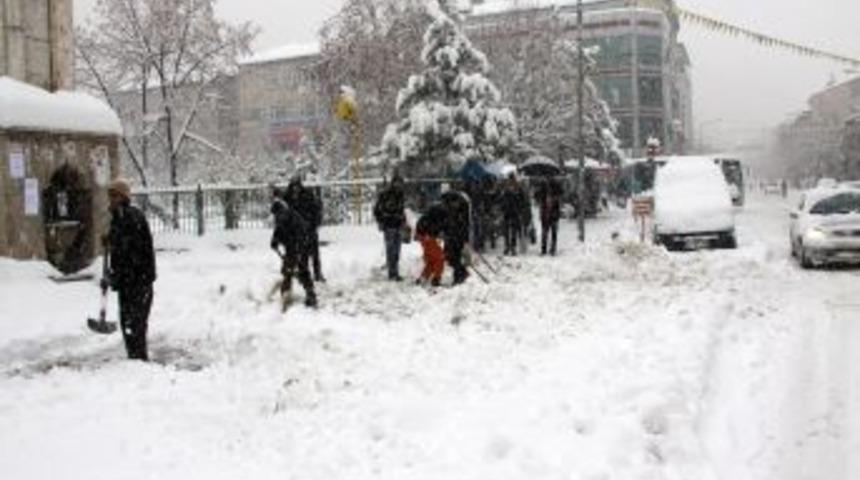 Bing&ouml;l'de 319 K&ouml;y Yolu Ulaşıma Kapandı