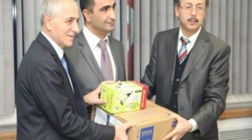 &Ccedil;ayırova Belediyesi'nden Okullara Projeksiyon Desteği