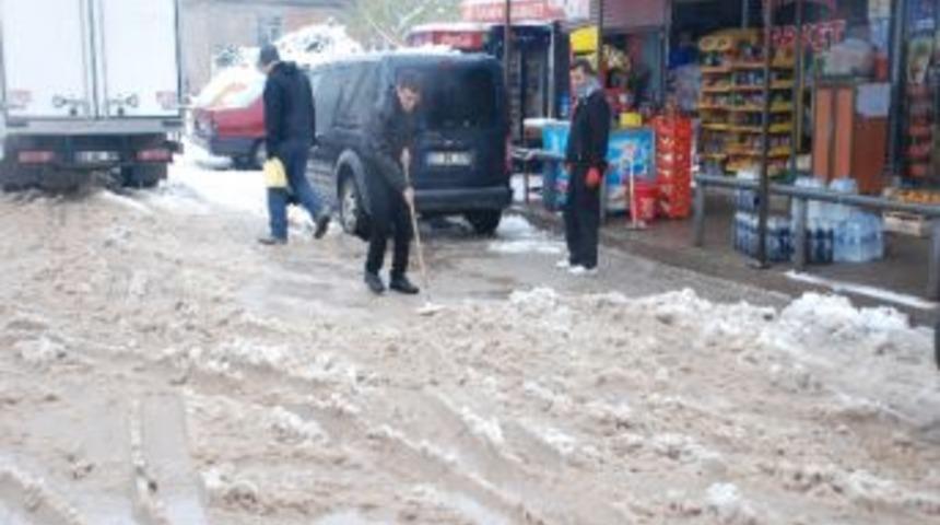 Diyarbakır&rsquo;a Yılın İlk Karı Yağdı