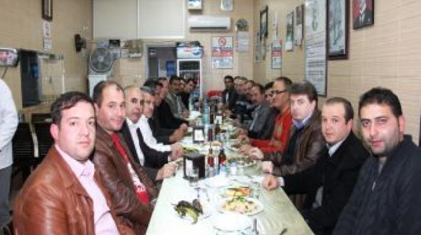 Yemekte Buluşan Işadamları K&ouml;fte Yedi, Halı Saha Ma&ccedil;ı Yaptı