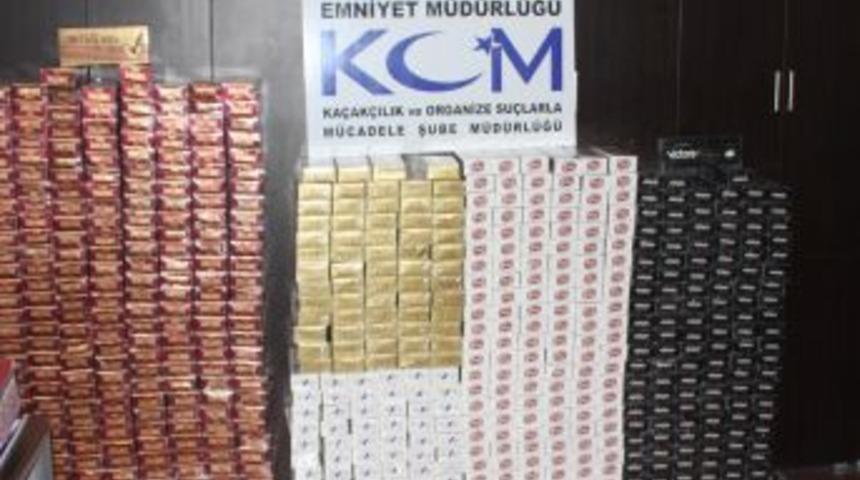 Kamyonun Zulasından 15 Bin Paket Ka&ccedil;ak Sigara &Ccedil;ıktı