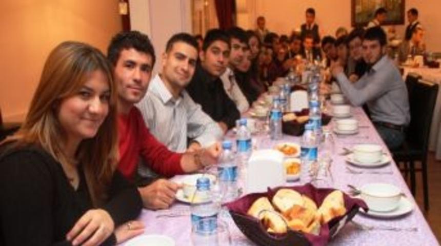 Rekt&ouml;r Korkmaz &Ouml;ğrencilerle Buluşmaya Devam Ediyor
