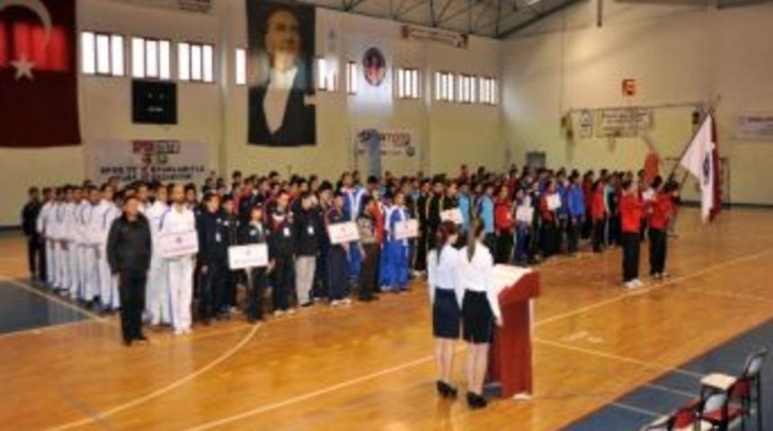 &Uuml;niversiteler Arası Basketbol M&uuml;sabakaları G&uuml;m&uuml;şhane&rsquo;de Başladı