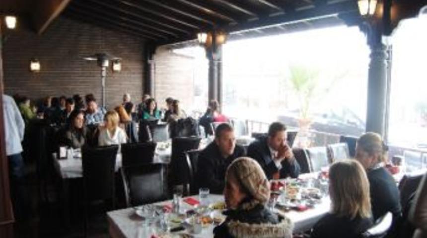 Kız Meslek Lisesi Aile Birliği Ak&ccedil;akoca&rsquo;yı Kahvaltıda Buluşturdu