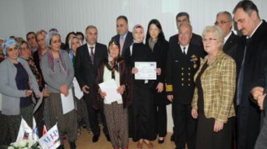 Anneler Diplomalarını Aldı