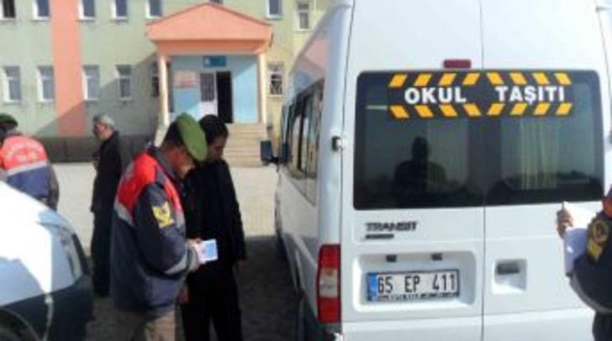 Jandarma &Ouml;ğrenci Servis Ara&ccedil;larını Denetledi