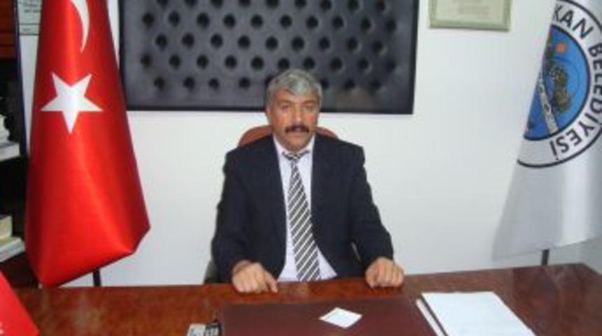 Kalkan Beldesinin D&uuml;ğ&uuml;n Salonunu Belediye Personeli Yapıyor