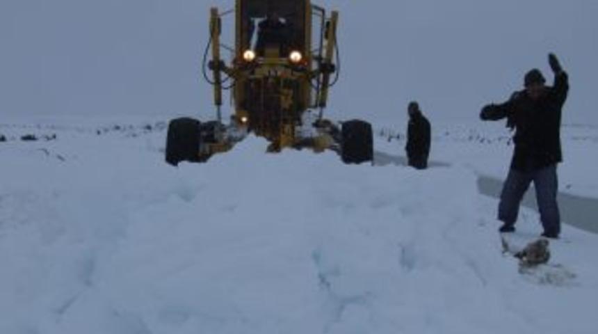 Şanlıurfa'da 120 K&ouml;y Yolu Kardan Kapandı