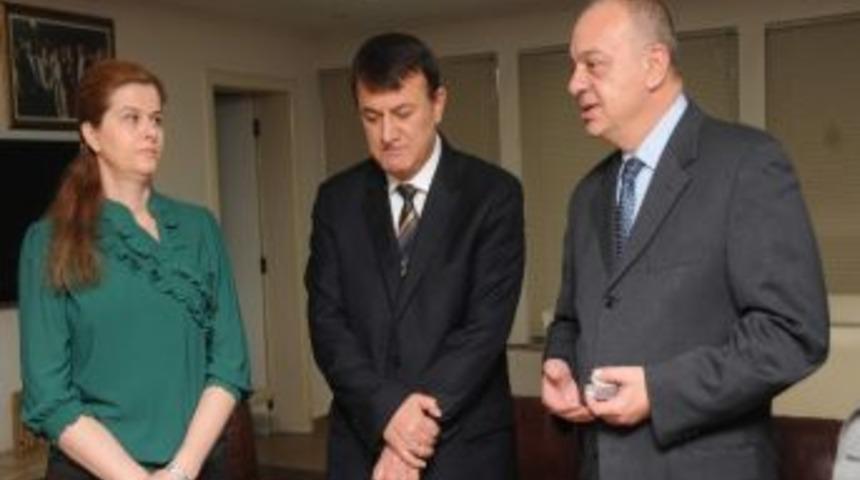 Başkan Erg&uuml;n'den Sağlık İşleri M&uuml;d&uuml;r&uuml;ne Başarı &Ouml;d&uuml;l&uuml;