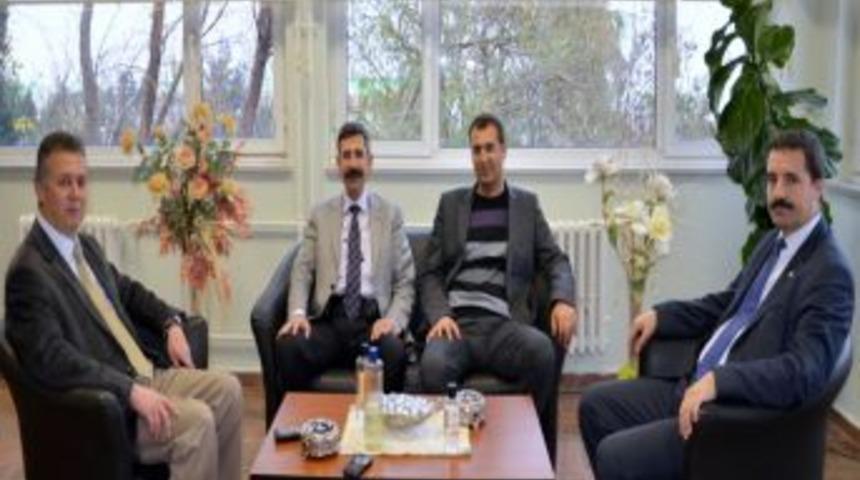 &Ccedil;anakkale Sanayi İl M&uuml;d&uuml;r&uuml; Tuncer: &Uuml;niversitede Bilgi Rafta Kalmasın