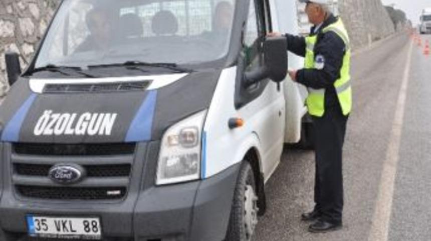 Soma&rsquo;da Ticari Ara&ccedil; S&uuml;r&uuml;c&uuml;lerine Kış Lastiği Uyarısı