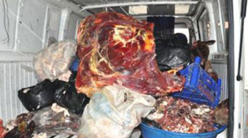 Bozuk etten lahmacun yaparken yakalandılar