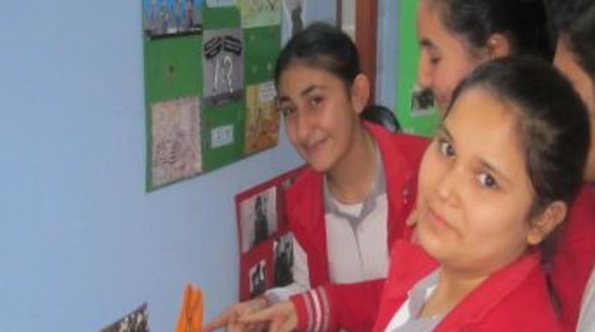 &Ouml;ğrenciler, T&uuml;rk&ccedil;e Sergisi A&ccedil;tı