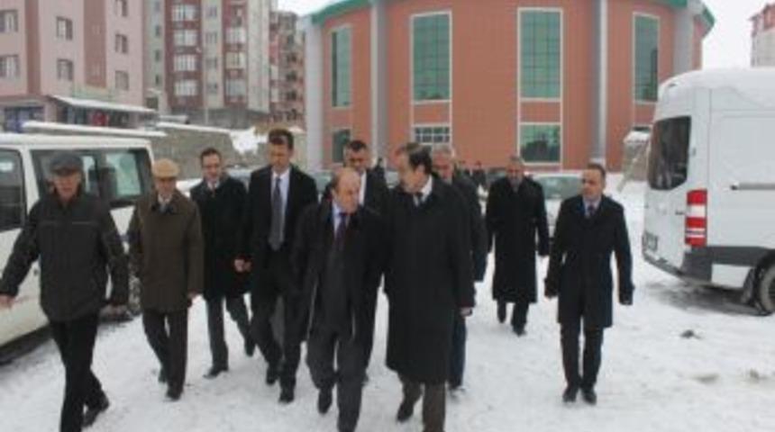 Vali &Ouml;zt&uuml;rk, Paland&ouml;ken Belediyesi'nin K&uuml;lt&uuml;r Ve Spor Merkezini Gezdi