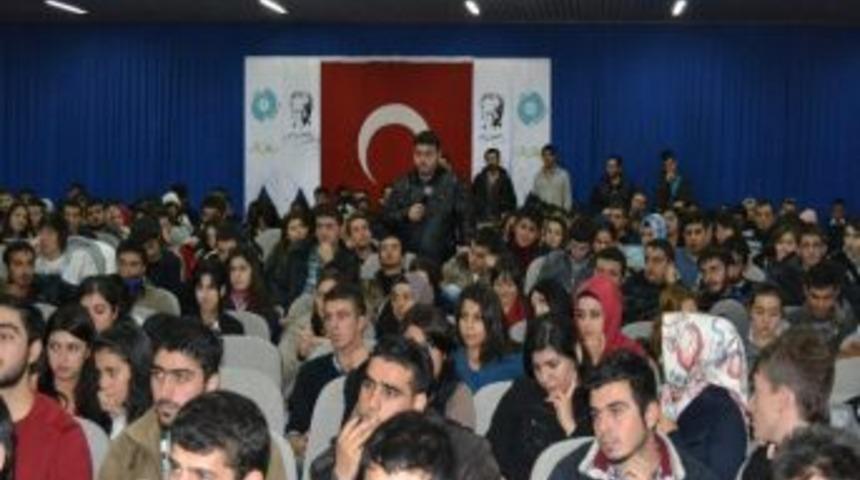 Rekt&ouml;r &Ouml;ğrencilerle Buluştu