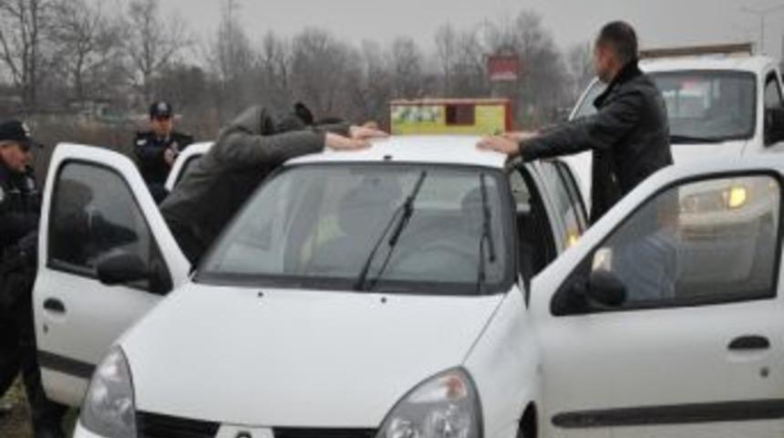 İnegöl Polisinin Yol Kapanı Nefes Kesti