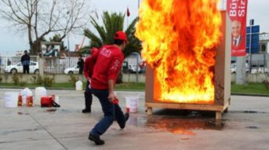 İtfaiye, &lsquo;yangın S&ouml;nd&uuml;rme Kimyasalı&rsquo;nı Tanıttı