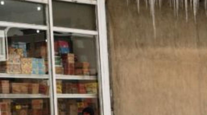 Sa&ccedil;aklardan Sarkan Buz K&uuml;tleleri Tehlike Sa&ccedil;ıyor