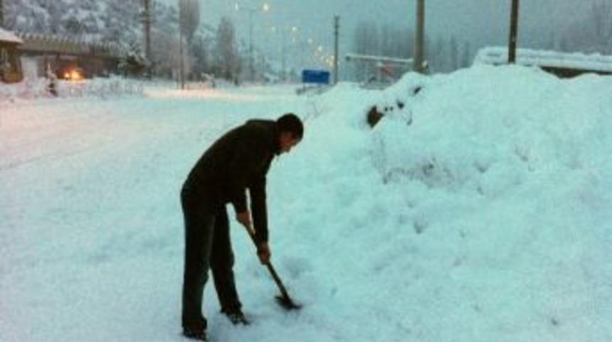Şiran&rsquo;da Kar Kalınlığı 30 Santimetreye Ulaştı
