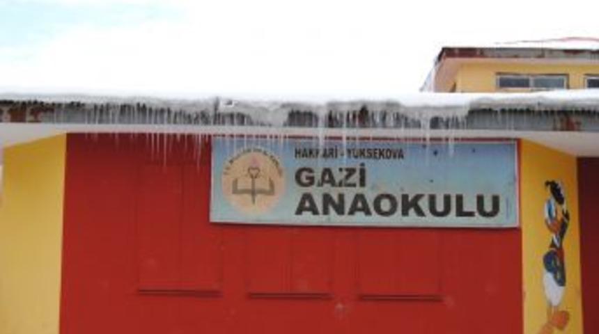 Y&uuml;ksekova'da Okul Yakılmasına Demir Pencereli &Ccedil;&ouml;z&uuml;m