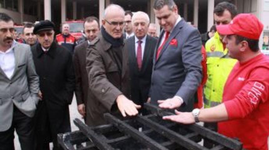 Samsunlu Itfaiyeciler, Kimyasal Yangın S&ouml;nd&uuml;r&uuml;c&uuml; &Uuml;r&uuml;n&uuml; Denedi