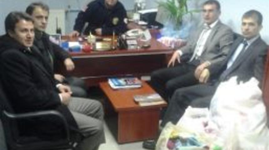 Pasinler&rsquo;den Suriyeli Sığınmacılara Elbise Yardımı