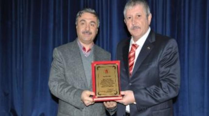 Semazenler Eşliğinde Mevlana Şiirleri Okudu