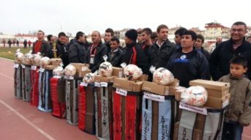 Karaman Belediyesi'nden Amat&ouml;r Kul&uuml;plere Yardım