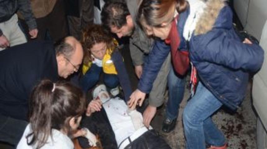 Aracın &Ccedil;arptığı Gen&ccedil; Yaralandı